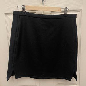 NWOT J. Crew Black Double Notch Miniskirt - Size: 10